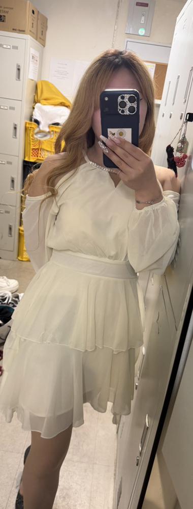 今日は、クリオネみたいなドレスで出勤してます🦥