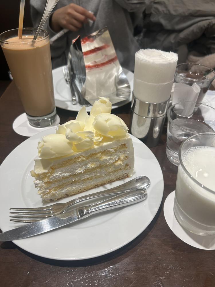 おはよ〜☀️ケーキ食べたよん