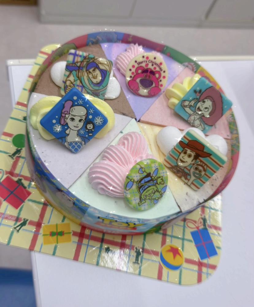 こんにちは〜                           ✧*｡🎄𝐌𝐞𝐫𝐫𝐲𝐂𝐡𝐫𝐢𝐬𝐭𝐦𝐚𝐬🎄✧*｡                     職場のみんなと31のアイスケーキでクリスマスパーティーしたよん🎉🍨                               夜も家族とパーティーヾ(*´∀｀*)ﾉ 楽しみ😊😊                           みんなも素敵はクリスマスを🎅🎅