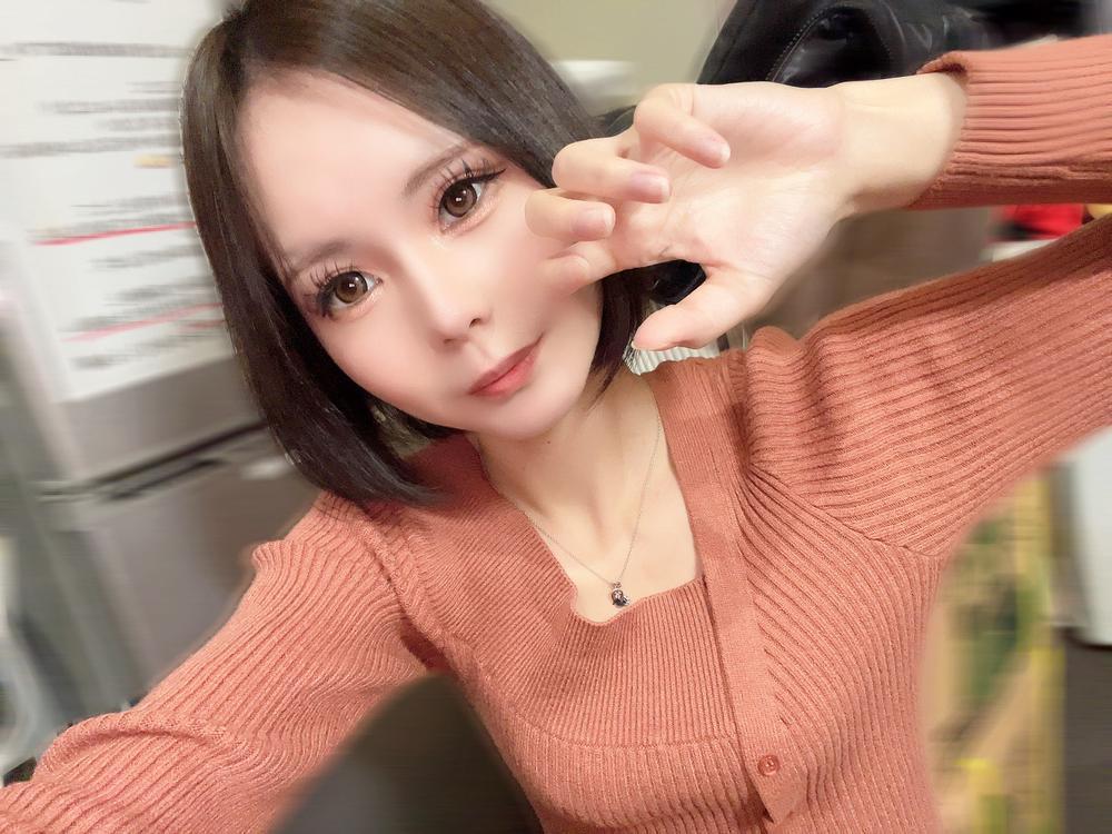 昨日はやい時間から飲み直し幸せ空間🫶年内残り出勤あと2日💦