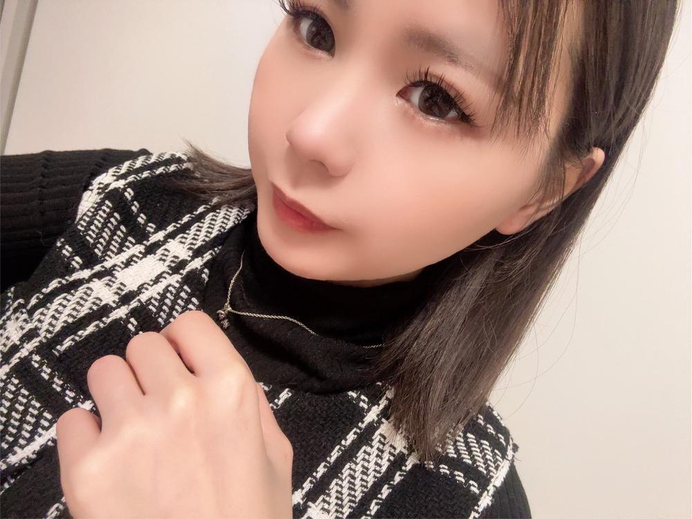 右目やっぱ腫れてて鬱！！！！！