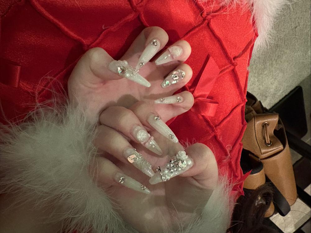 次のネイル悩む😖