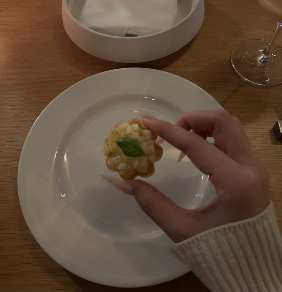 この前いただいたこれ🤍 見た目が可愛すぎてしばらく眺めてた🥺  ひと口で幸せになる美味しさでした✨ こういうちょっとした幸せ大好き🫶