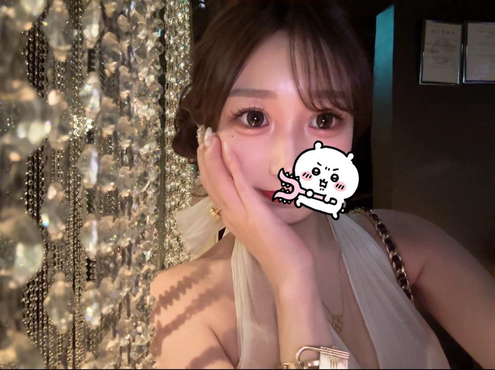 新年で新しいドレス買ったよ🤍🤍   なんか最近寒すぎて寂しい、、   仕事始めで憂鬱だと思うけど、元気なくなったらりりの所にチャージしにおいでね   みんながんばっててえらいぞーーー✨✨