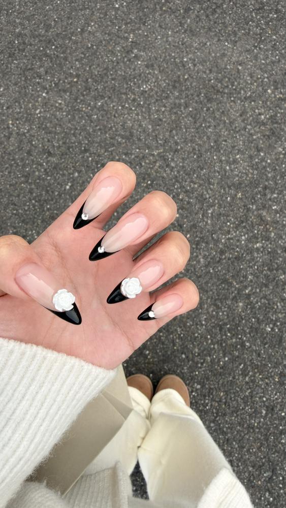 ネイル新しいのに変えた〜🤍