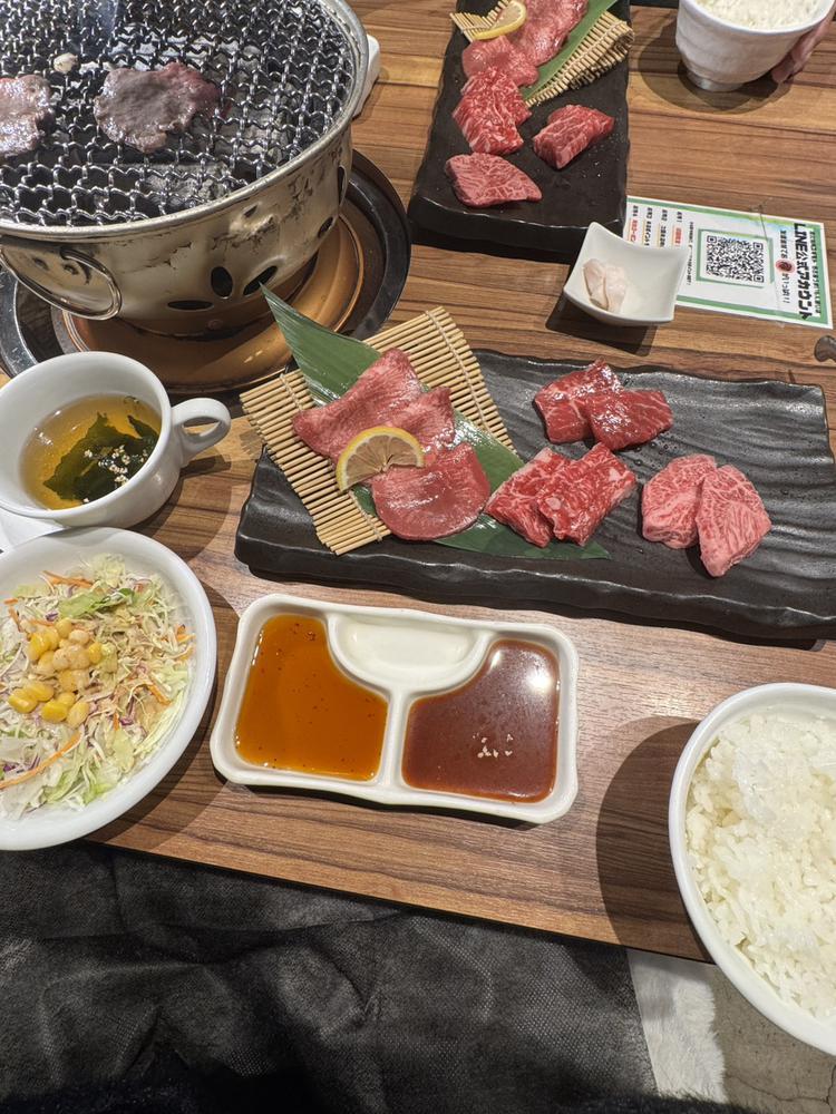 焼肉⊂(ᴖ ̫ᴖ  )⊃