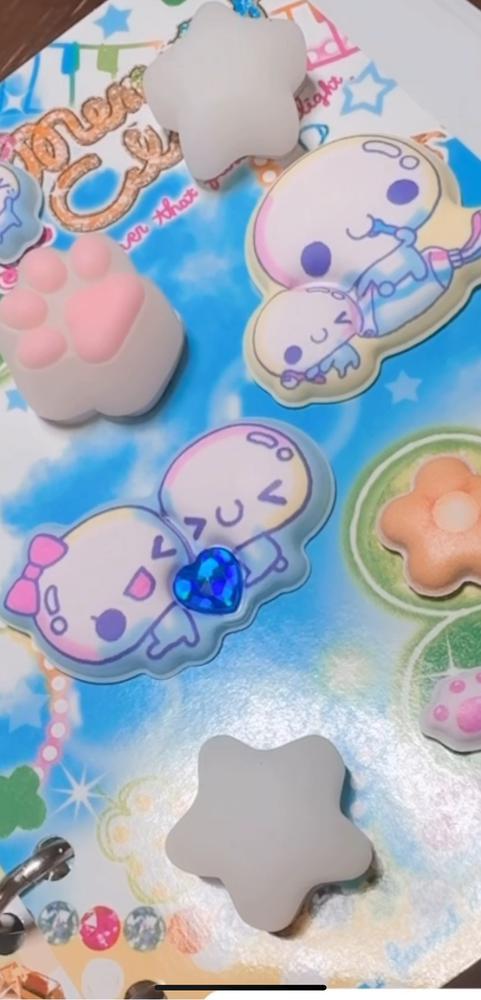 シール帳着々と増えてる🥰