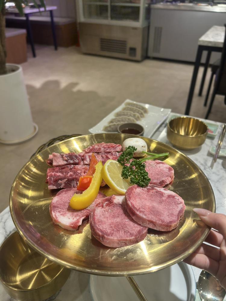 眉毛🥹🥹💦💦