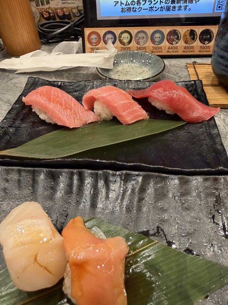 🍣🍣=͟͟͞͞🍣ｵｽｼ(｢🍣･ω･)｢🍣