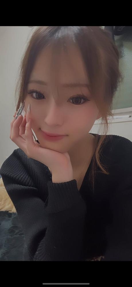 今日はおやすみの日でした🫶🏻 ゆっくりできてちょっと回復🤍           最近バタバタしてたから こういう日も大事だな〜って実感🥺           また明日からがんばるので 会いに来てくれたらうれしいです🥂✨           おやすみなさい🌙