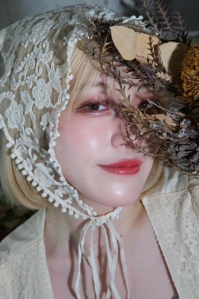 春の風に舞う花びらに変えて