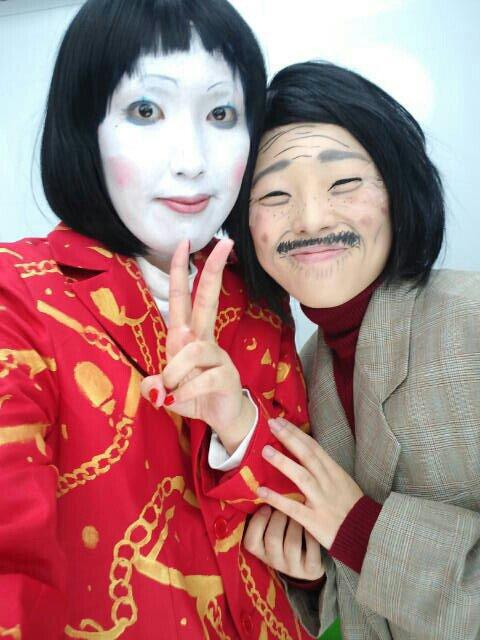 む