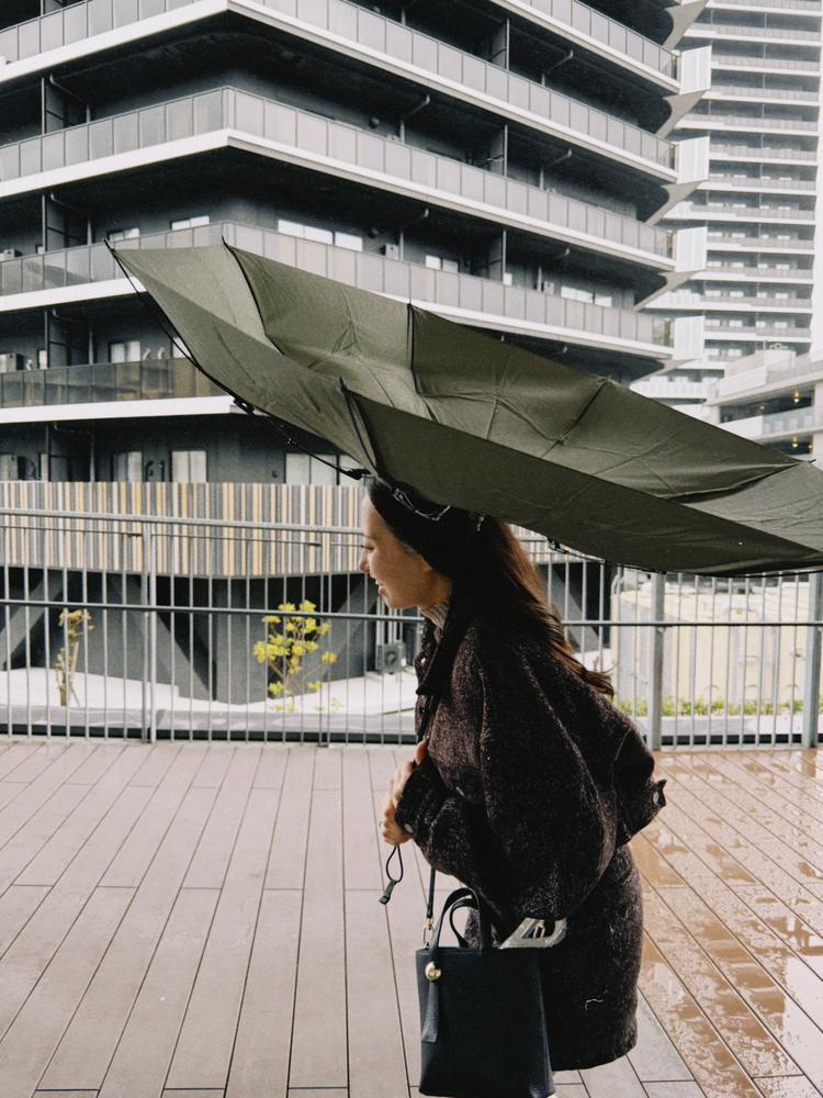 こんにちわ☀️                       旅行時☔️降ってるゆり姿                      風強すぎて傘壊れかけた(笑)                     ゆり