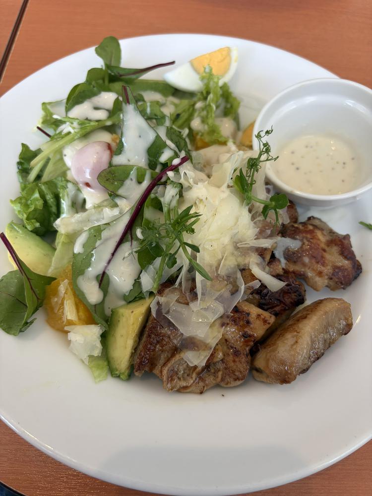 チキンのサラダ、大満足♡