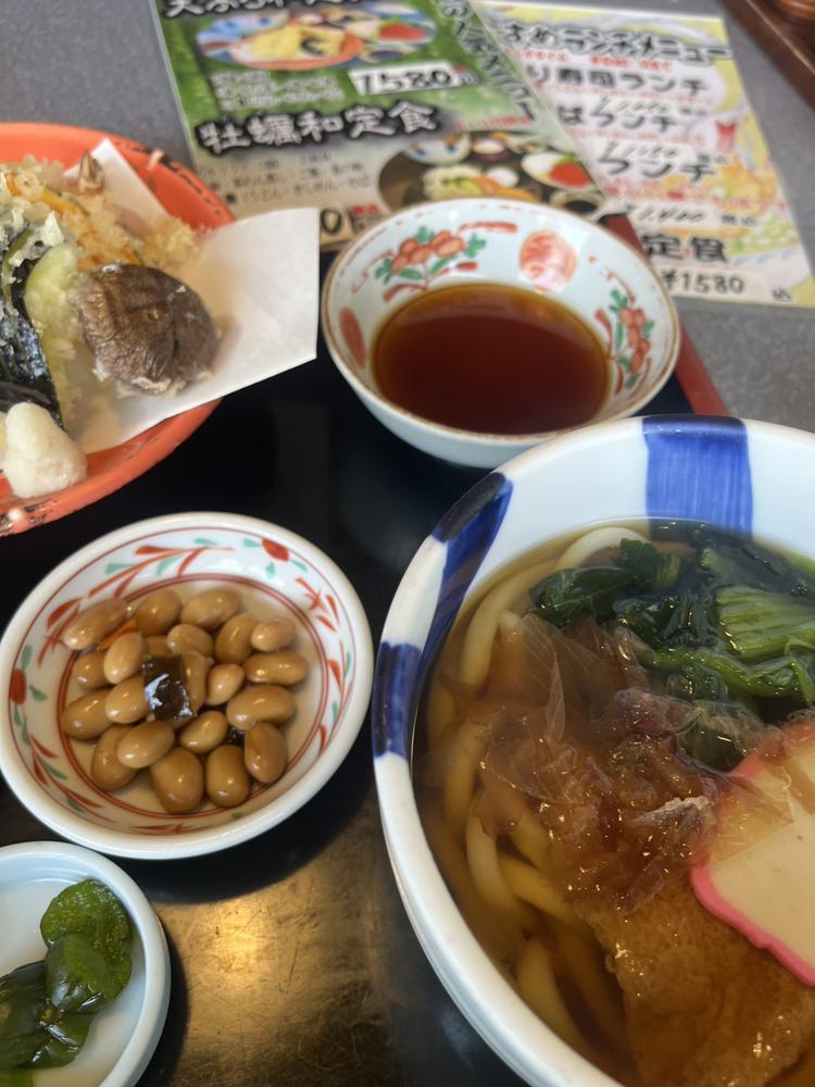 久しぶりにうどん食べたくなって お昼にかどき行ってきた🚗³₃ やっぱここのおうどんが好き( ¨̮ )‪︎❤︎