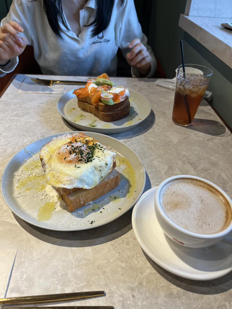 友達とカフェ行ったよ🍞🤍