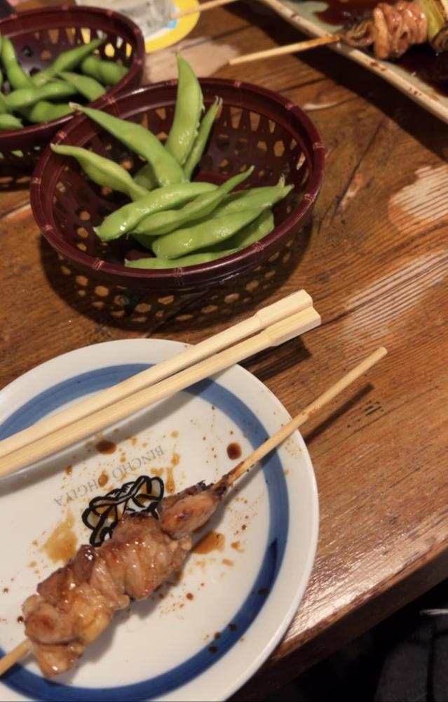 れあでち‼️                              久々に焼き鳥食べた‼️                      食べすぎた。                        おなかいっぱい🥺