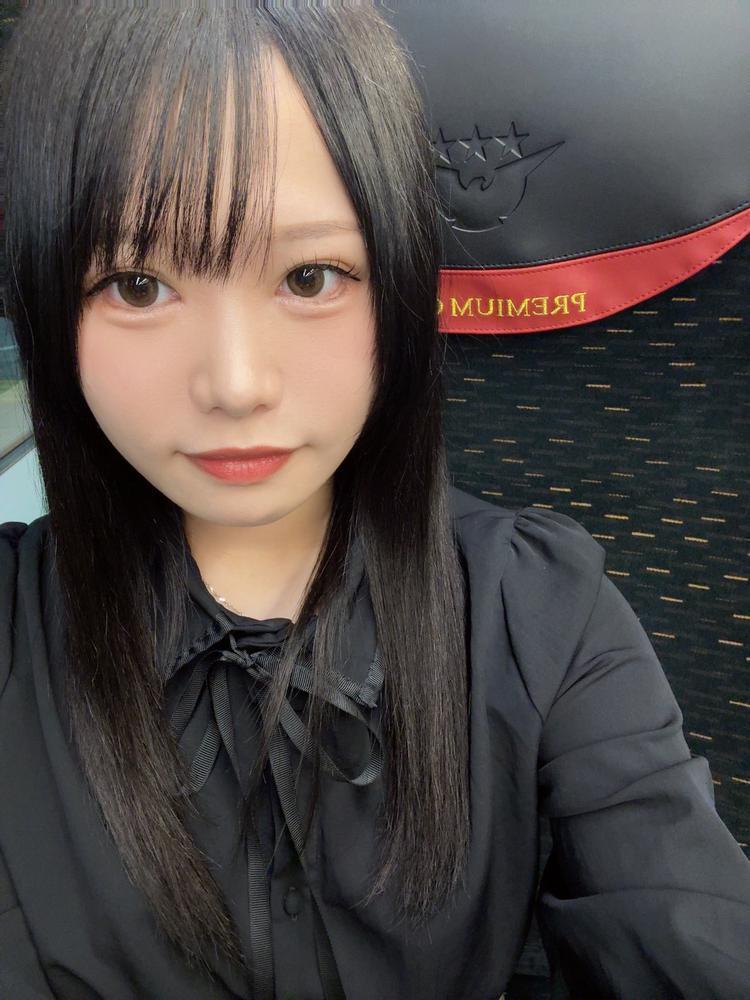 金晩✨