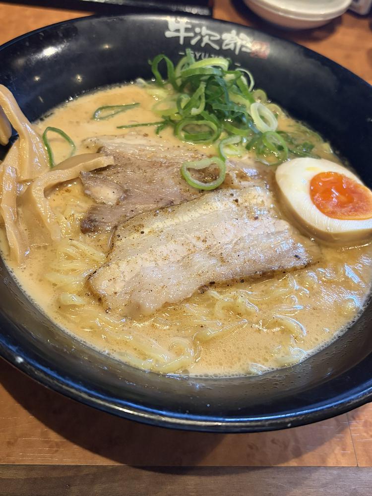 牛骨ラーメン美味しすぎ！