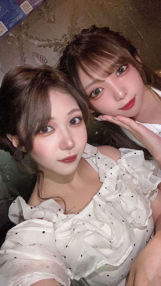 👧💞👧
