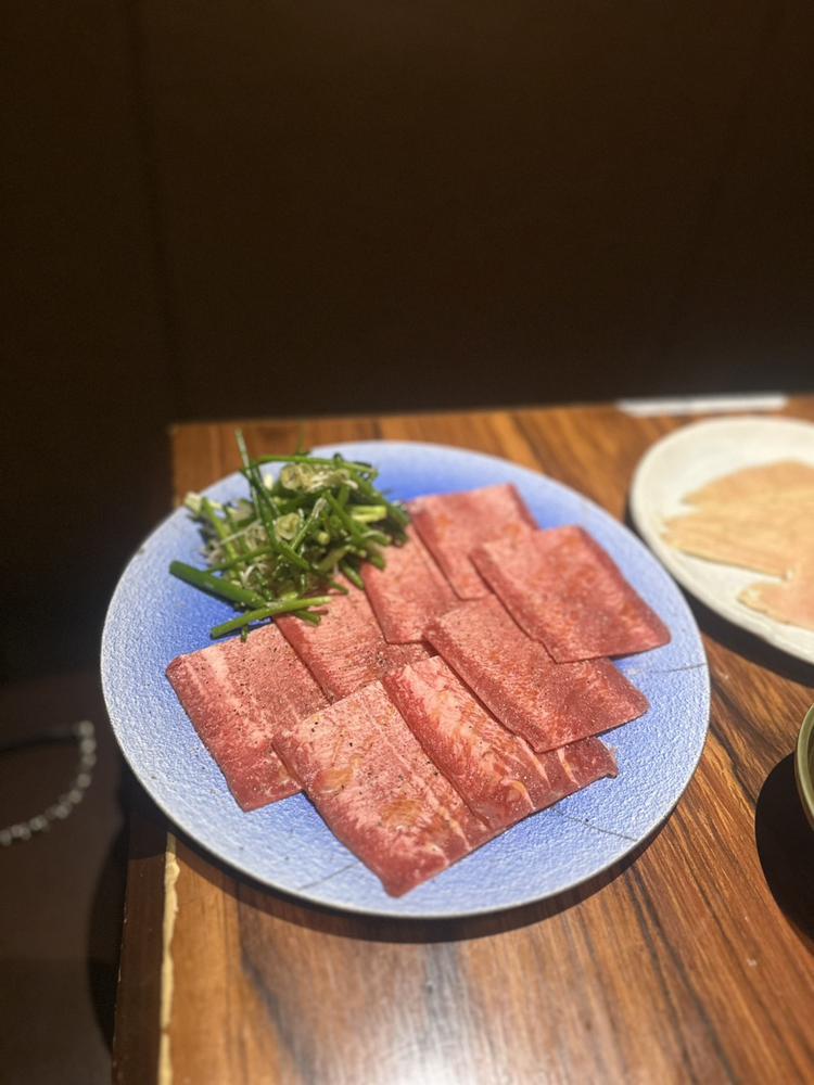 にく