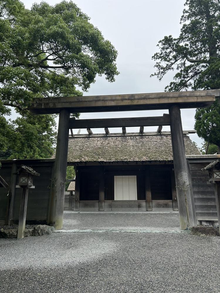 ⛩