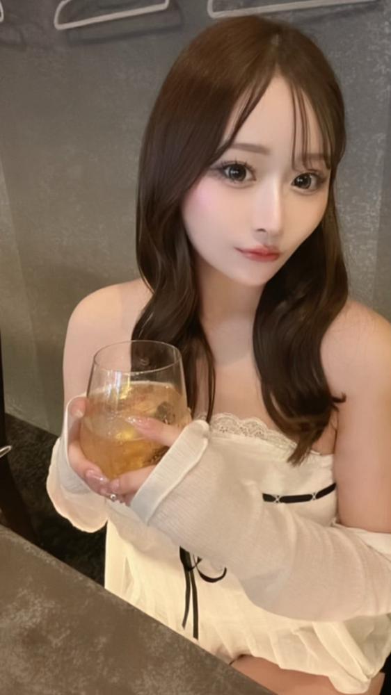 6月残りあと２日😦❤️    先週の金・土は顔が腫れてて薬 服用中だったのでお酒飲むの禁止されてたからやっと飲める😭😭     お酒って飲みすぎて酒鬱になると飲みたくなくなるのに飲めない時は飲みたくなる🫩     お酒って怖い…‪ᵕ᷄≀ ̠˘᷅‬       6月ラストいっぱい飲めるといいなっ🧏🏻‍♀️