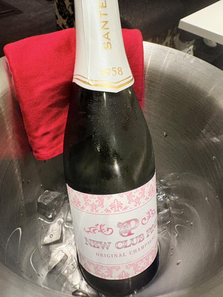🍾✨