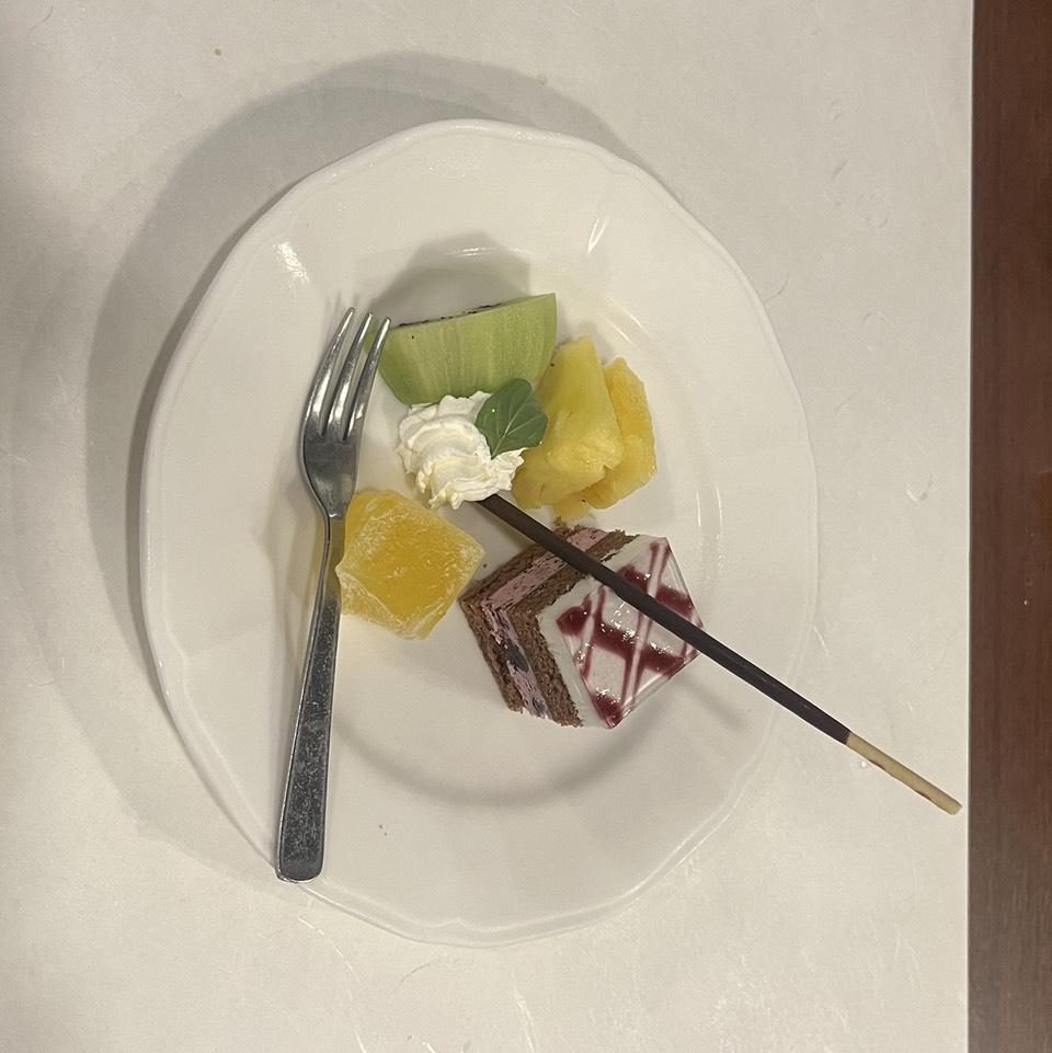 (*ᴗˬᴗ)