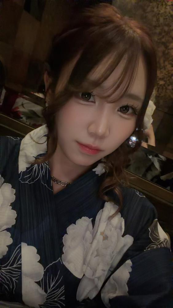 納涼祭👘         今日から浴衣着てます🔥        浴衣なんて着るの久々すぎて        着るの緊張した💦        けど着たら可愛くて        テンション上がるっ！！！        滅多に着ることないから        見に来てー！        案外可愛いよっ！！