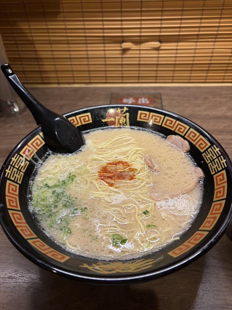 む