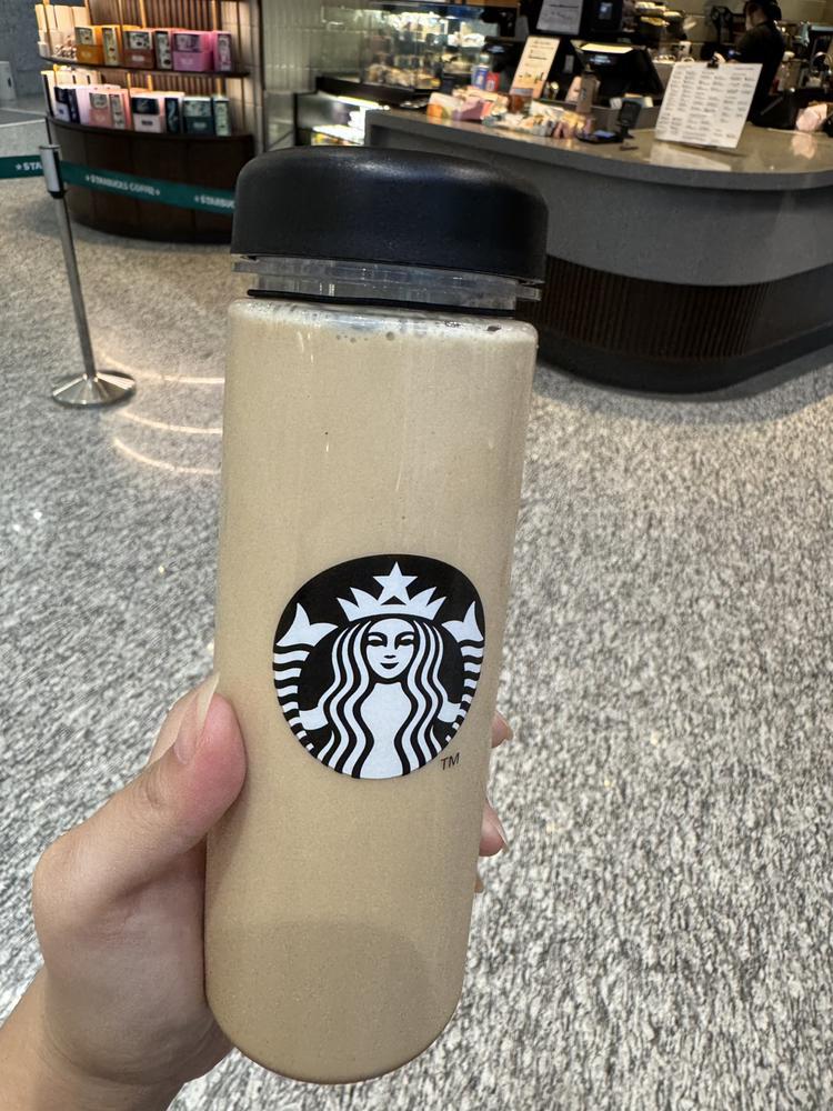 スタバのタンブラー付き買ってみた！