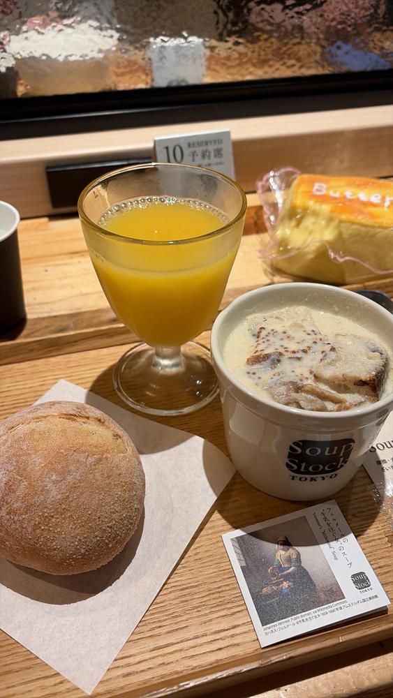 牛乳を注ぐ女のスープがやばい