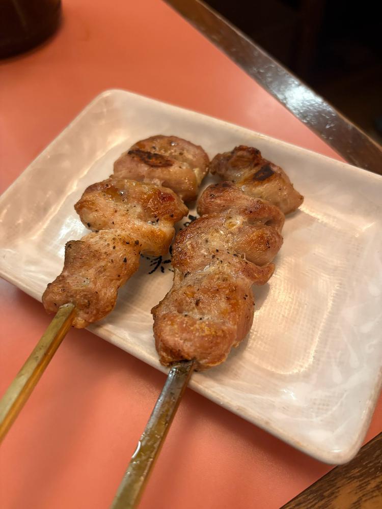 これも珍しい焼き鳥でおひ串っていうんだけどこれも初めて食べたけどめちゃうまだった‼️😋     リピ確定☝️✨️