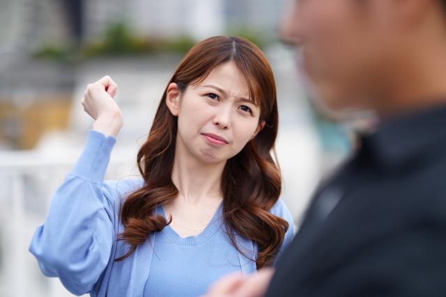 キャバクラの指名替えは爆弾？トラブルを避けて担当を変える全手順