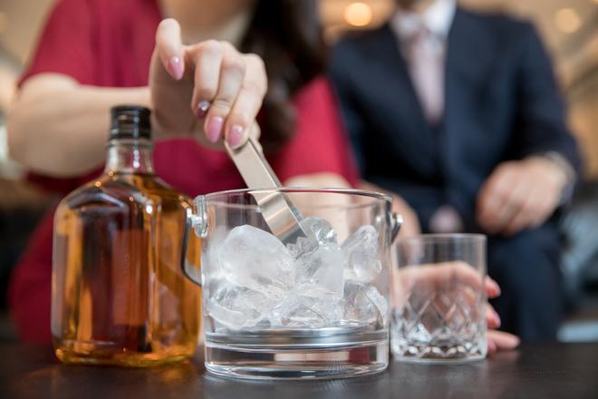 キャバクラとは？料金システムやクラブとの違い、遊び方の基本を徹底解説