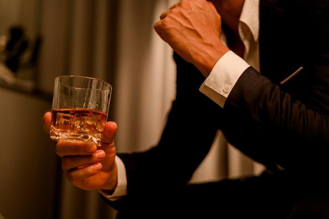 スナックでモテる男の特徴5選！好かれる客の条件と女性の本音