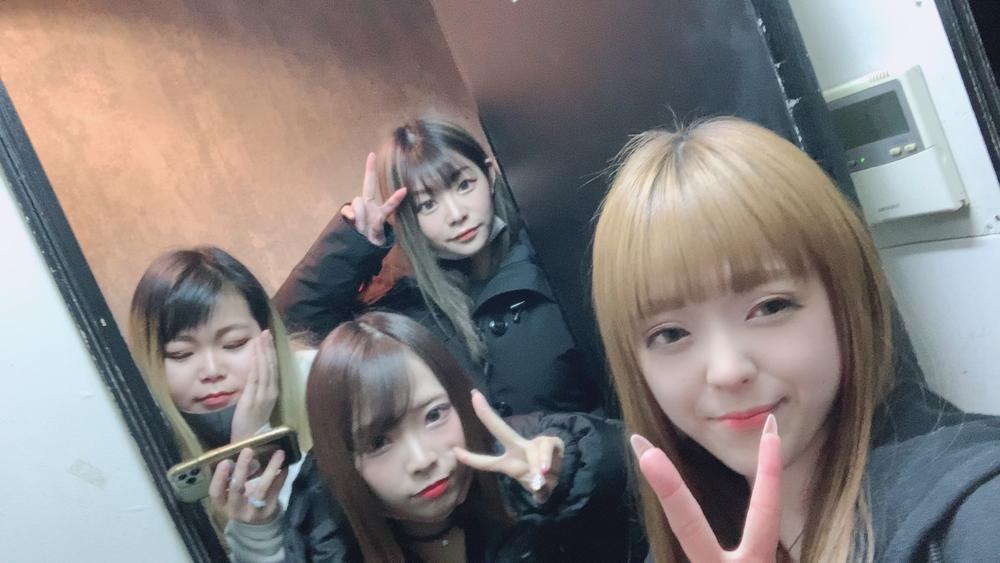 本日4人出勤！！